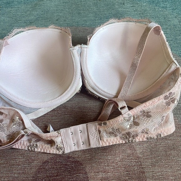 Victorias Floral Lace Underwire Bra - Pink 34D - Picture 11 of 13